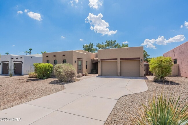 Primary Photo - 1545 E Kings Ct