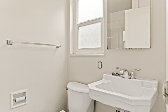 Building Photo - Just Updated! 3 Bed House in San Leandro |...