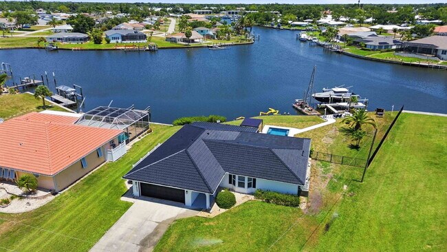 Building Photo - Waterfront beauty in Overbrook Gardens
