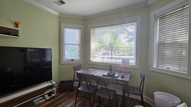 Living Room - 4966 N Spaulding Ave
