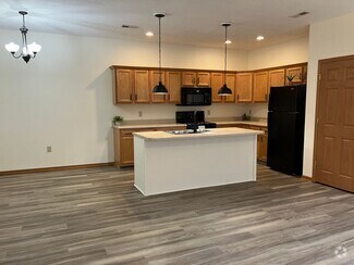 Building Photo - Modern & Spacious 3-Bedroom Ranch Condo – ...