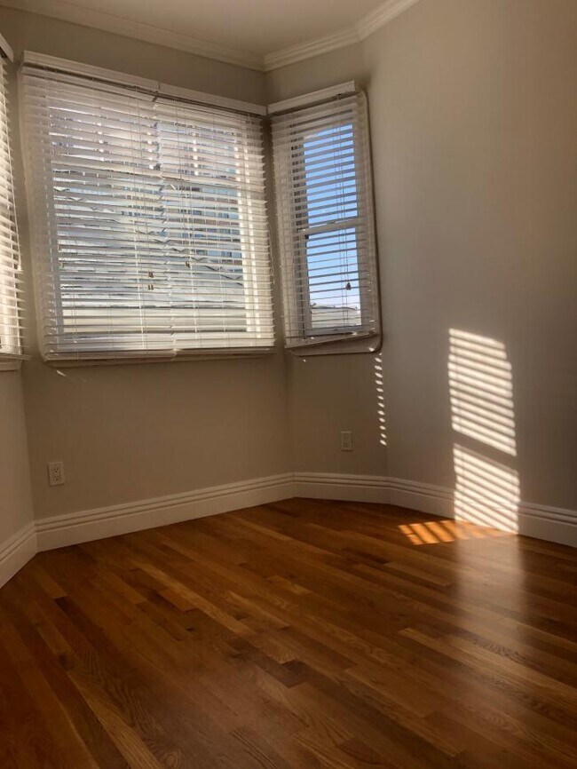Building Photo - 1 bedroom in Oakland CA 94610