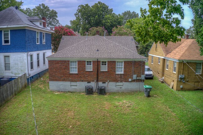 Building Photo - 1202/1204 Tutwiler Ave