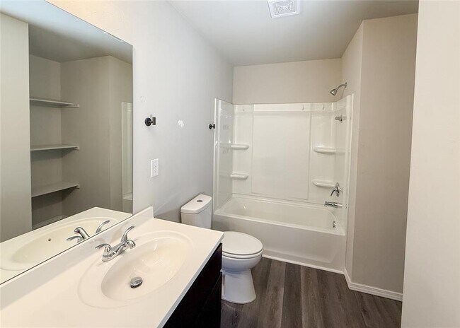 Building Photo - 528 Fox Burrow Ln