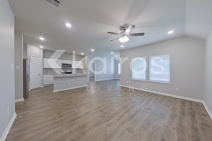 Building Photo - 116 SANTIAGO COURT