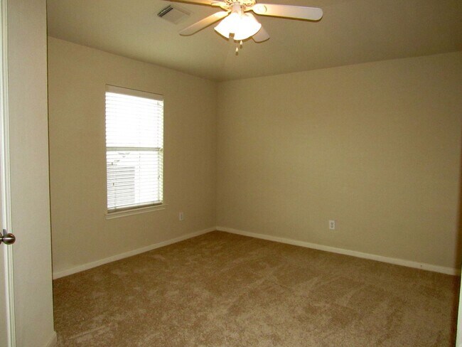 Building Photo - 21315 Bella Mountain Dr