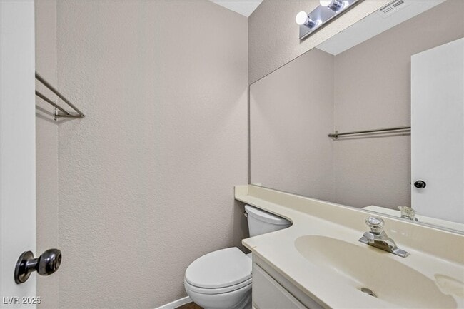 Building Photo - 370 Manzanita St