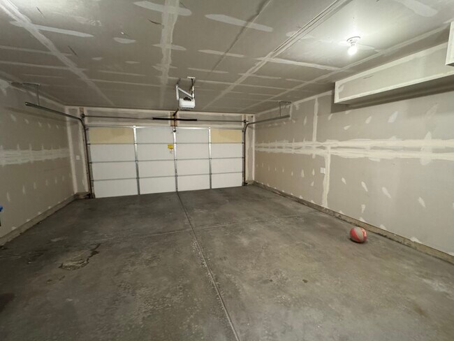 Building Photo - 2349 Parkside Dr