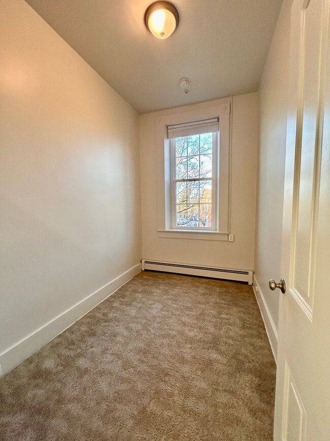 Building Photo - 202 E Main St