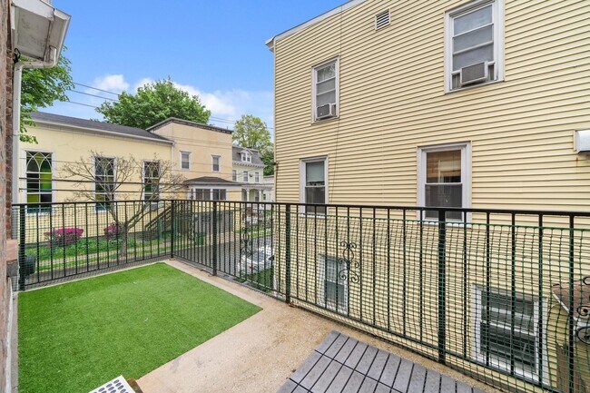 Building Photo - 42 Wildey St