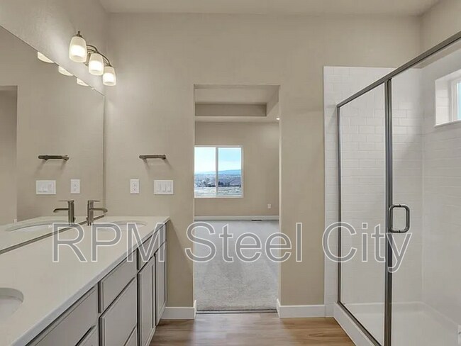 Building Photo - 753 S Laurue Dr