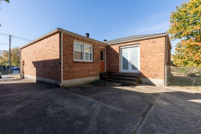 Building Photo - 6715 Six Mile Ln