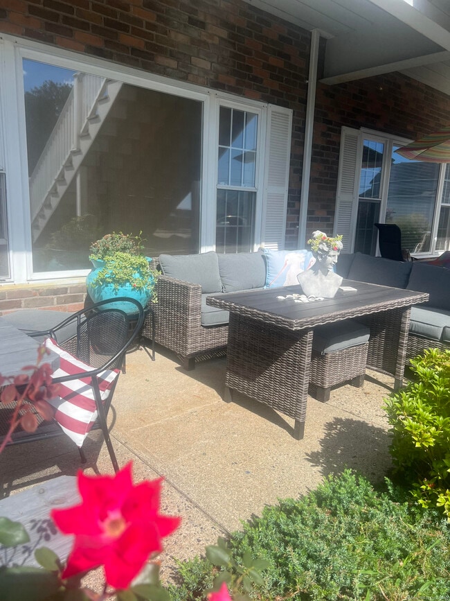 Building Photo - 157 Kings Hwy