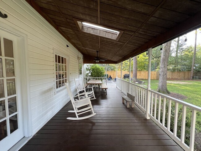 Building Photo - Beautifully Remodeled Colonial in James La...