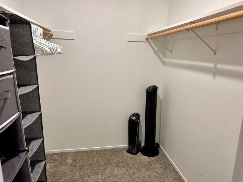 Building Photo - 1041 Shell Blvd