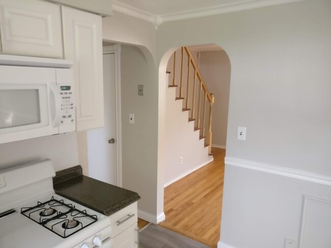 Building Photo - 4-Bedroom Home for Rent Summer 2026