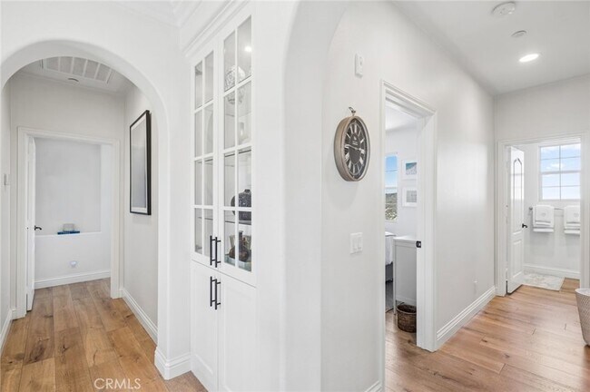 Building Photo - 30 Talmont