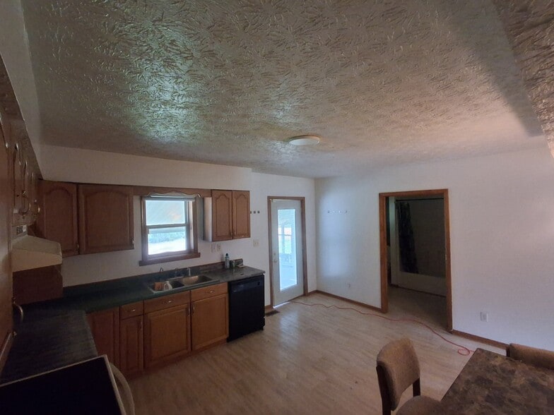 Building Photo - 493 Brookside Dr