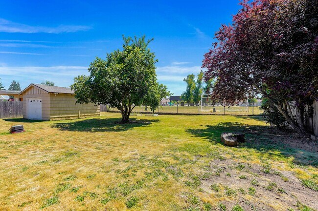 Building Photo - Well kept 3 bed, 1 bath in NE Salem