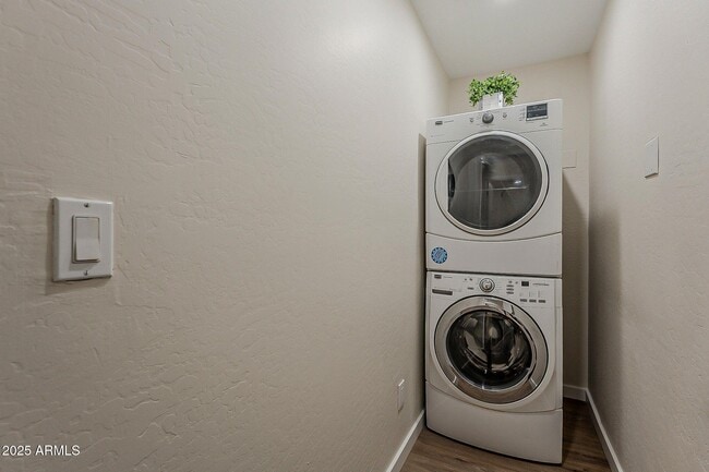 Building Photo - 8215 E Cypress St