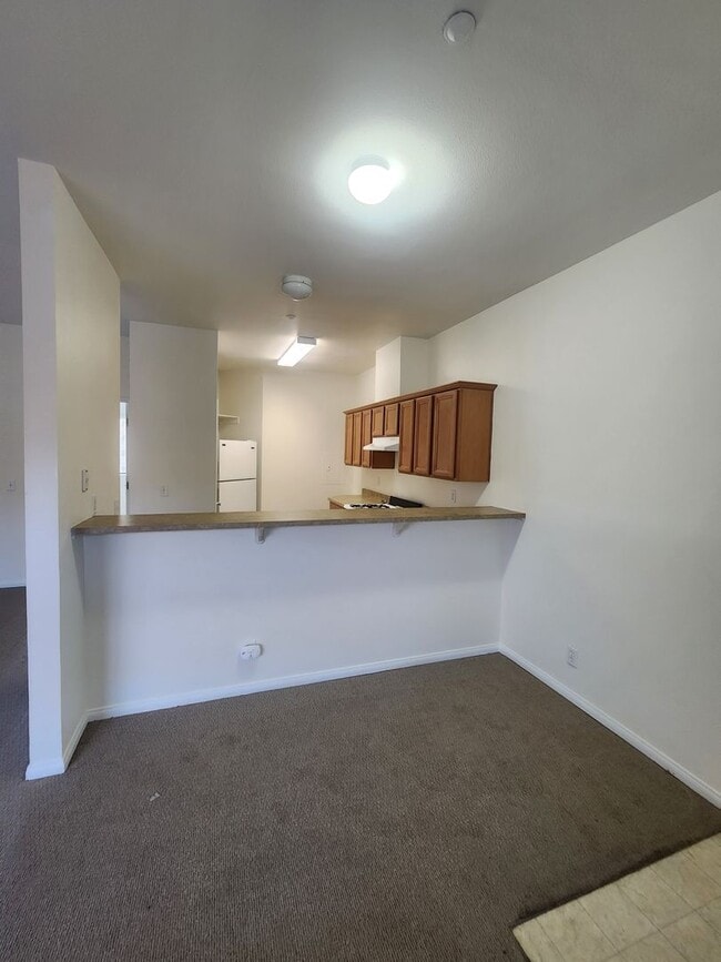 Building Photo - Comfortable One Bed, One Bath Apartment- W...