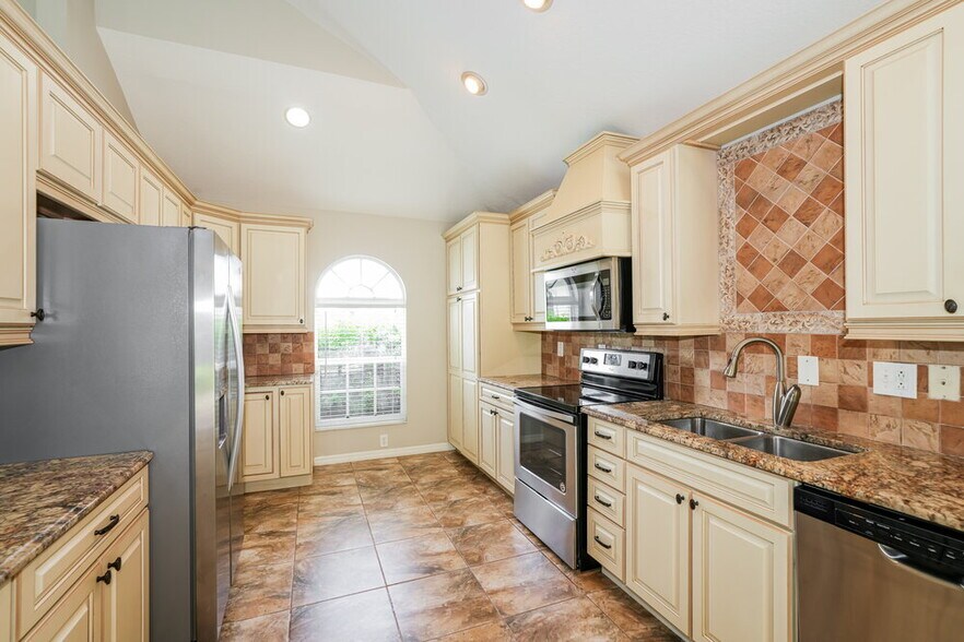 Building Photo - 30703 Tremont Dr