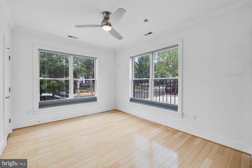 Building Photo - 449 R St NW