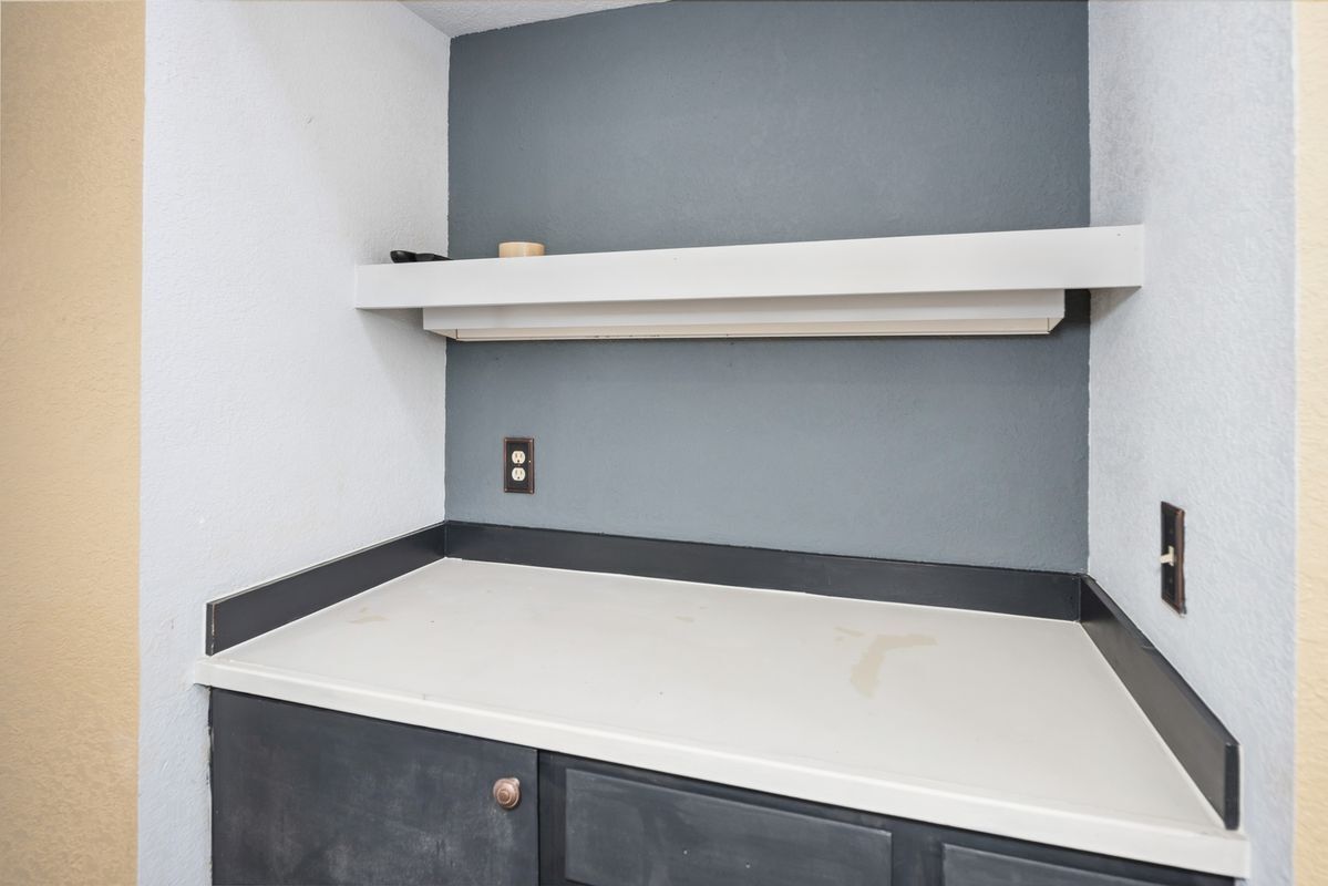 Building Photo - 1230 Mechem Dr