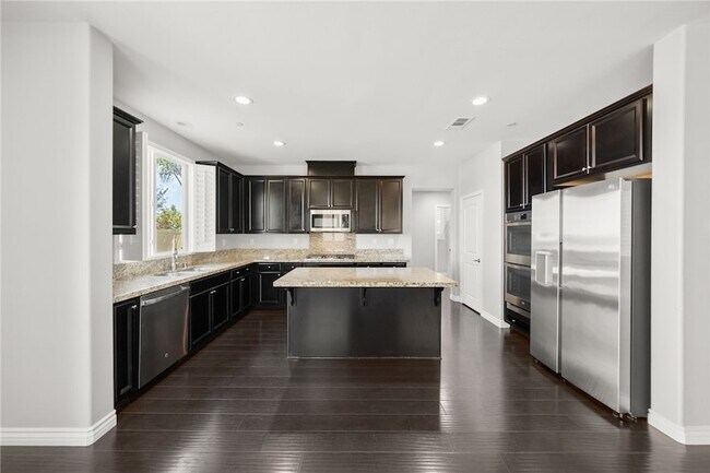 Building Photo - 37749 Fiesta Flower St