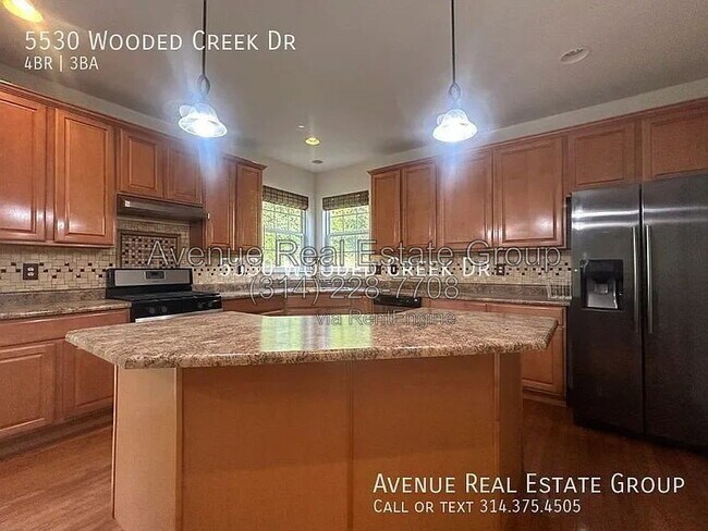 Building Photo - 5530 Wooded Creek Dr