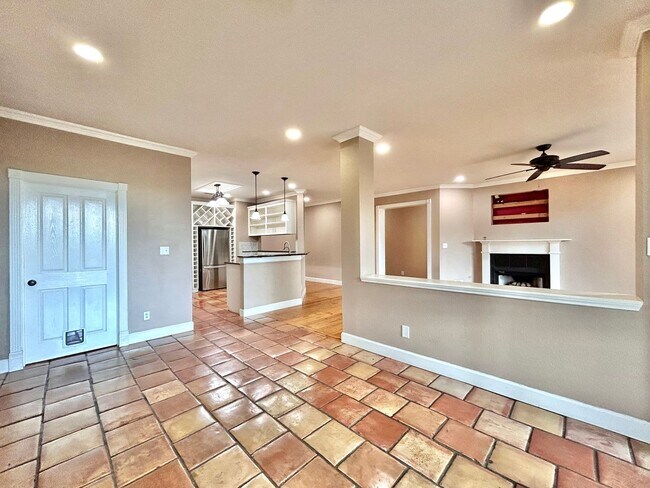 Building Photo - 4 Bed / 2 Bath Spacious One-Level Home with Large Backyard