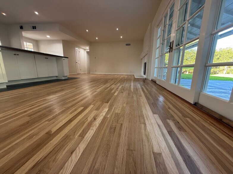 Building Photo - 9344 Valjean Ave