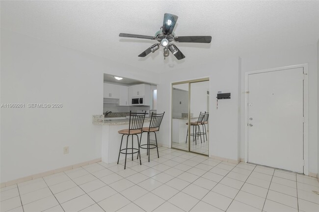 Building Photo - 9150 Fontainebleau Blvd