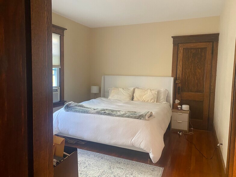 Master bedroom - 616 Whalley Ave