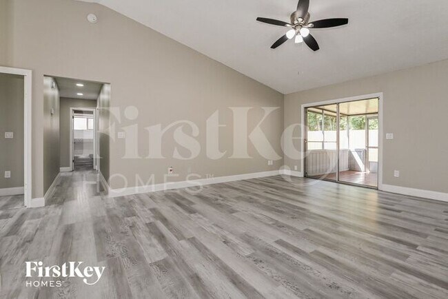 Building Photo - 810 Aries Rd W