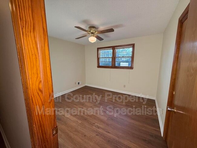 Building Photo - 108 Oak Ln