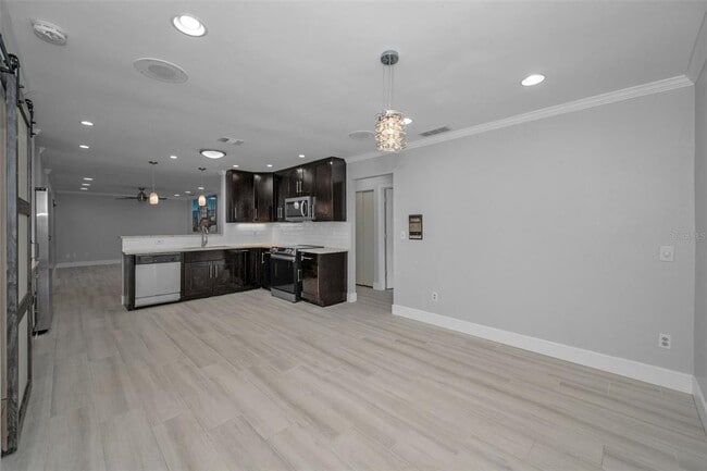 Building Photo - 1502 Cottonwood Terrace