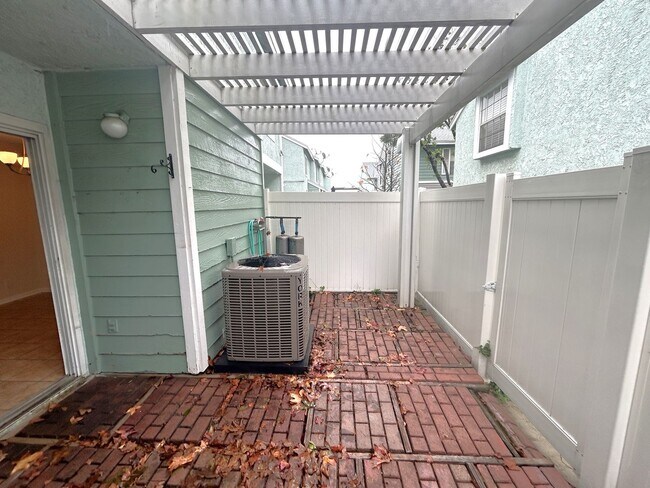 Building Photo - RIVERSIDE DR #17 CHINO 91710 (2 BED / 1.5 BATH)