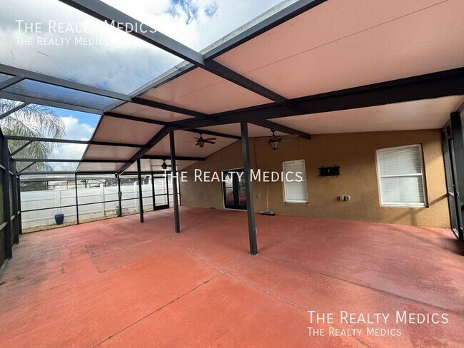 Building Photo - 1328 Karok St