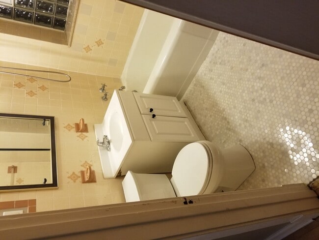 Building Photo - 4037 N Long Ave