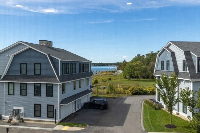 Building Photo - 28 Little Bay Dr
