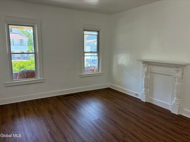 Building Photo - 813 Cutler St