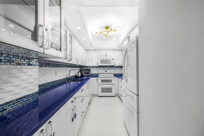 Building Photo - 9511 Collins Ave