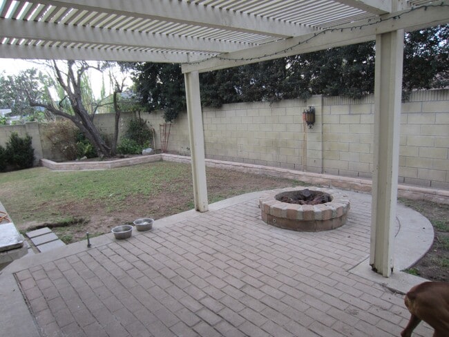 Building Photo - 2393 Cragmont Ct
