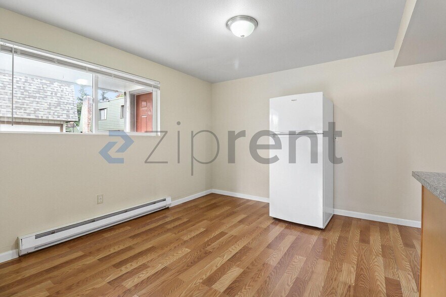 Building Photo - Unit 1