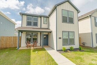 Building Photo - Immaculate 4-bedroom 3.5 bath Home in Faye...