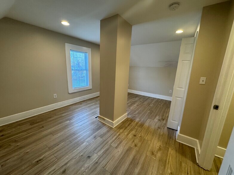 Building Photo - 4 Library St