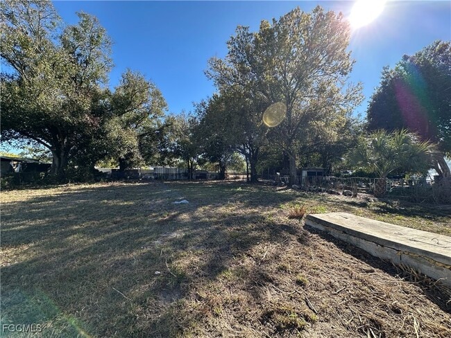 Building Photo - 7891 Suncoast Dr