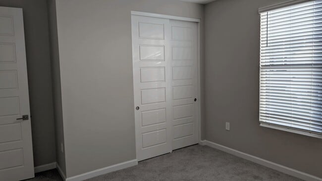 Building Photo - 4854 E Shady Glen Ave