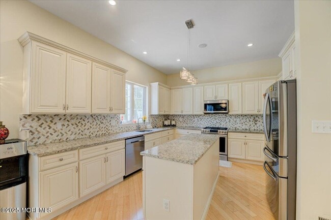 Building Photo - 11 Rockspray Ct